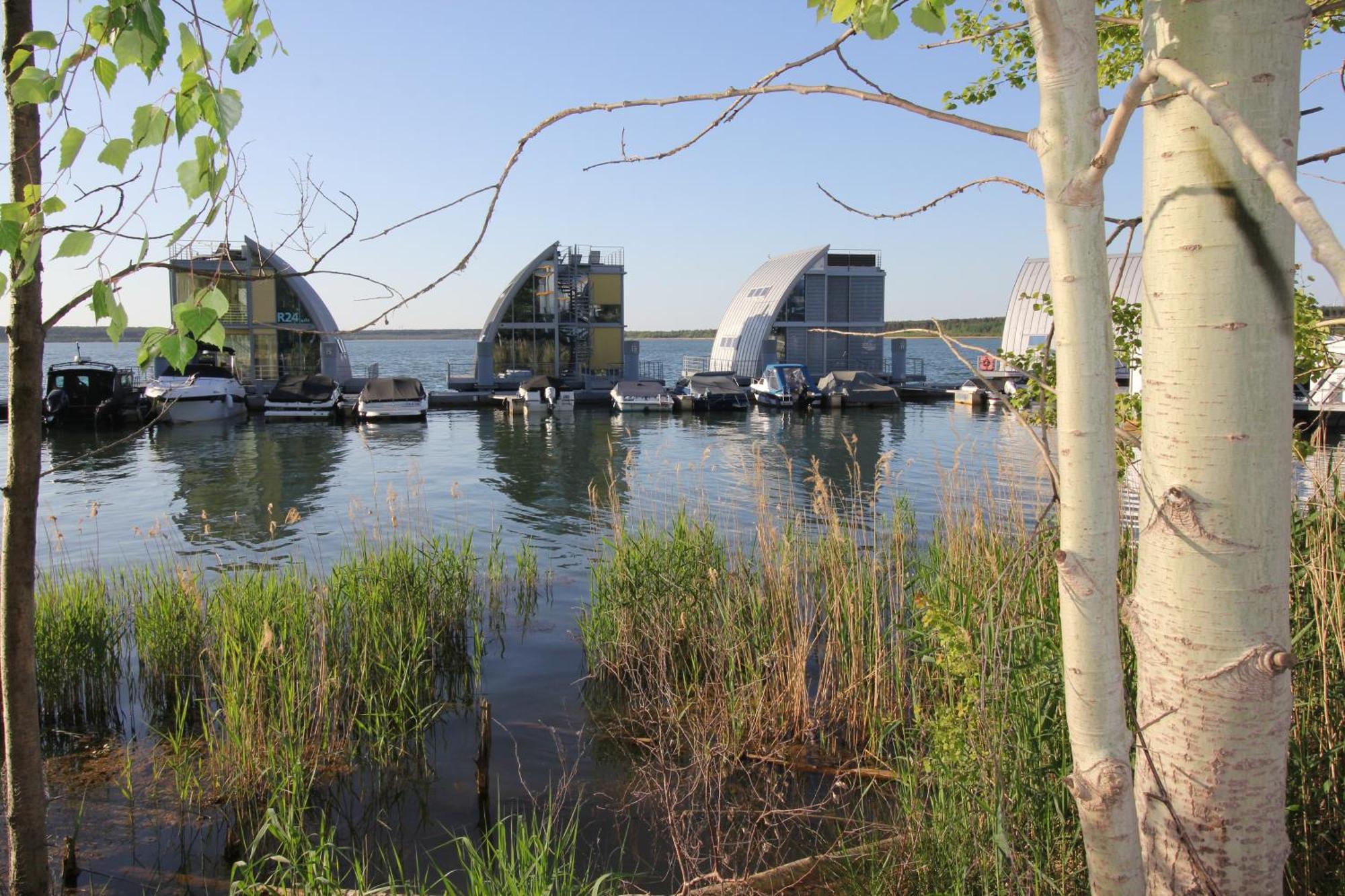 Schwimmende Ferienwohnung Sundowner Elsterheide Экстерьер фото