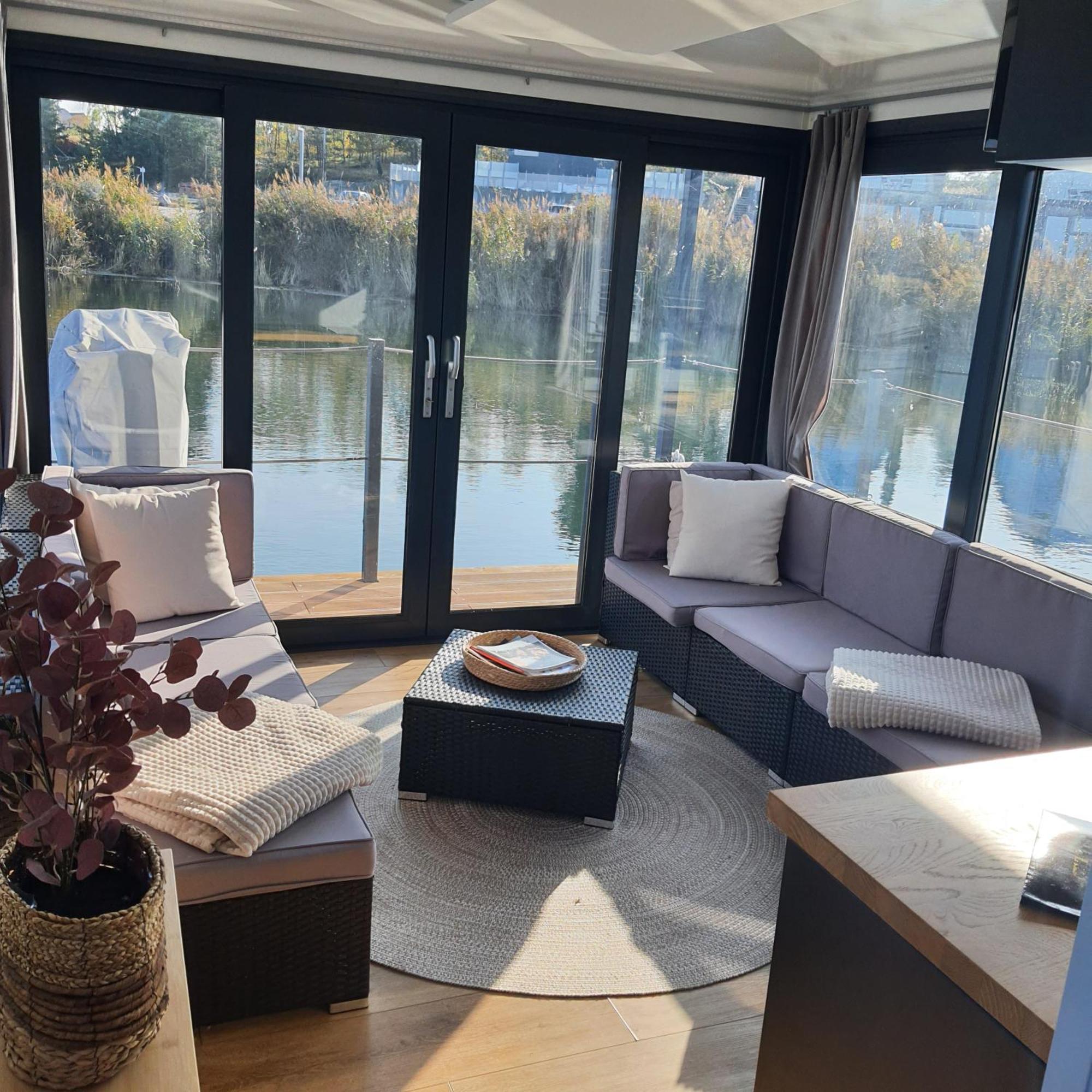 Schwimmende Ferienwohnung Sundowner Elsterheide Экстерьер фото